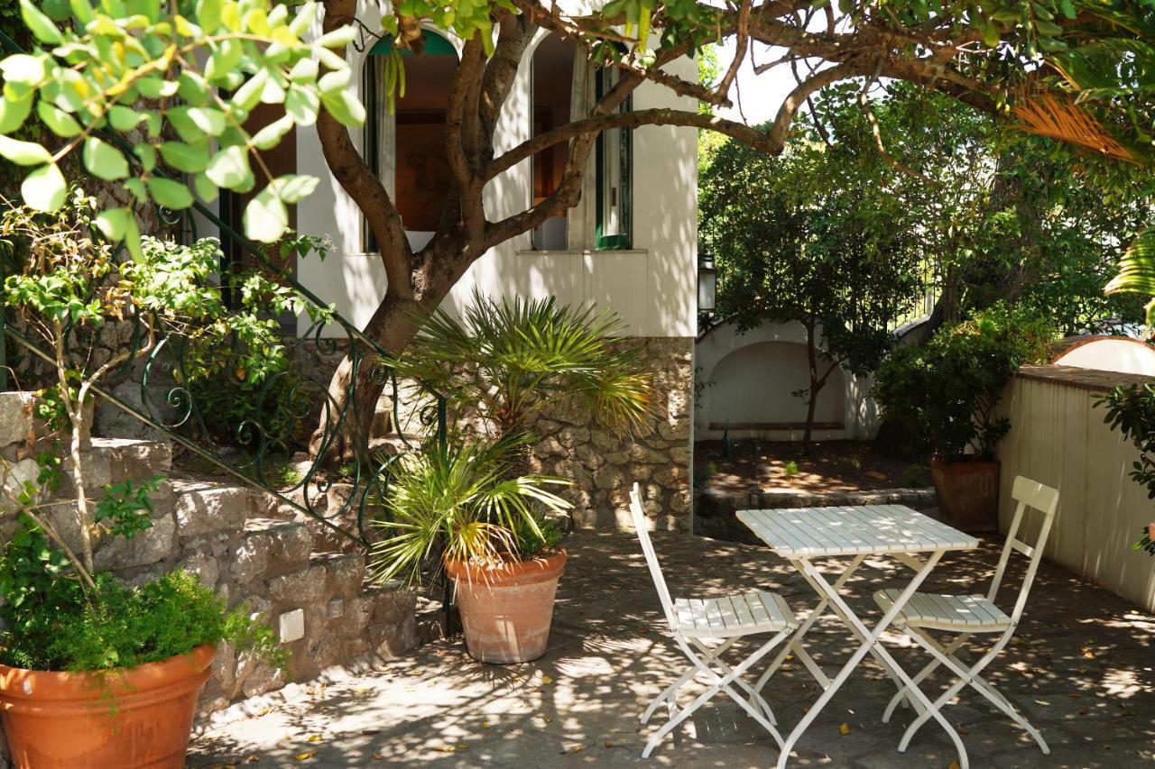 Charming Villa Capri Exteriör bild